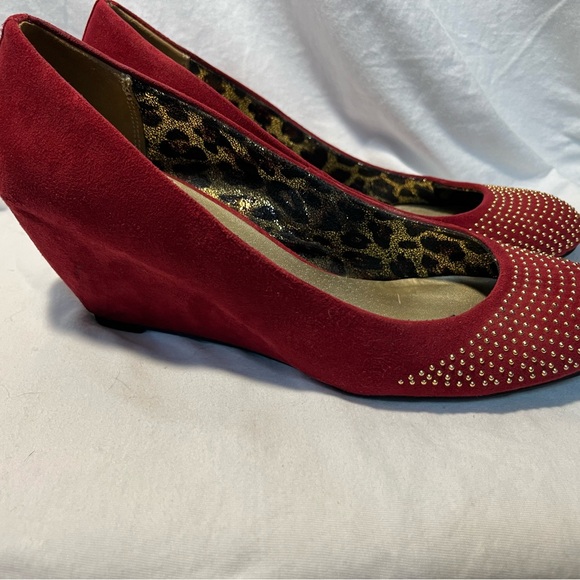 Guess Women's Red‎ Studded pumps - Picture 4 of 7